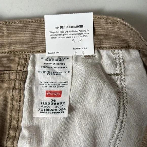 NWT-Wrangler Flex Fit carpenter shorts - Picture 4 of 8